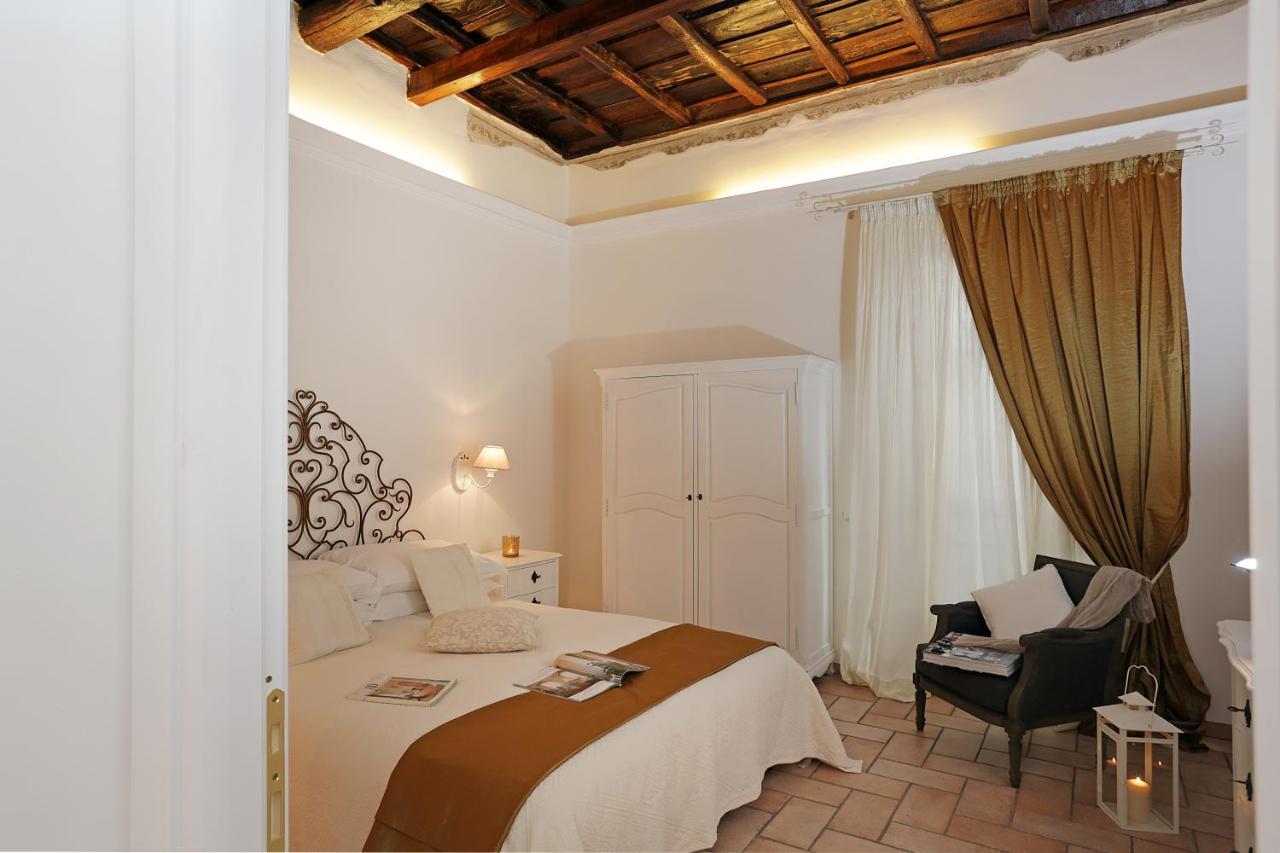 Madonna De' Monti Suites Rzym Zewnętrze zdjęcie
